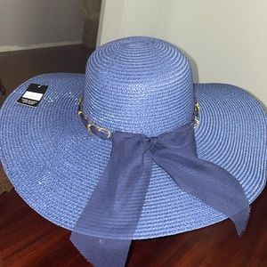Beautiful blue hat 👒 summer vibes
